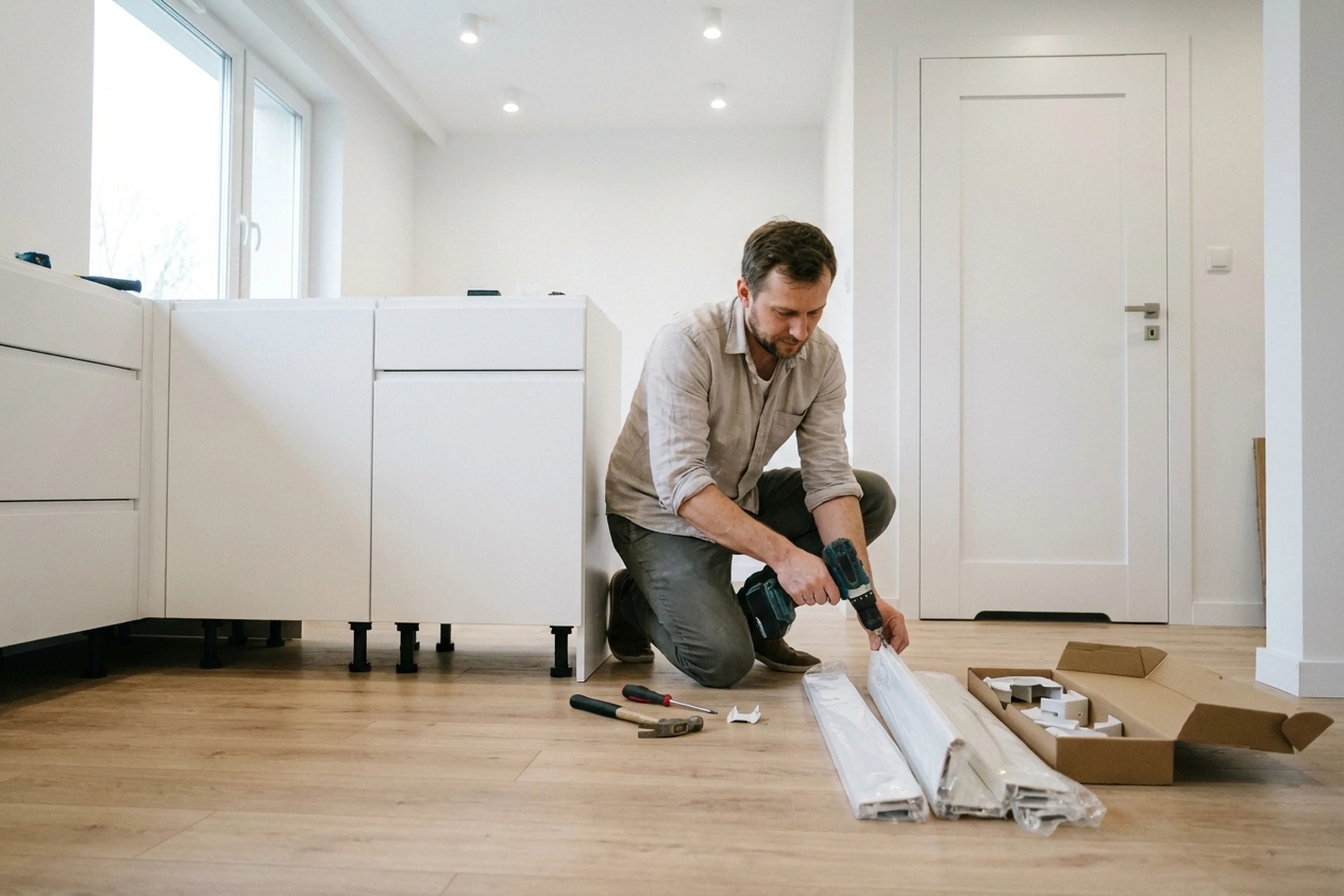 Kitchen Plinth Installation in Warsaw: getting ready for the job