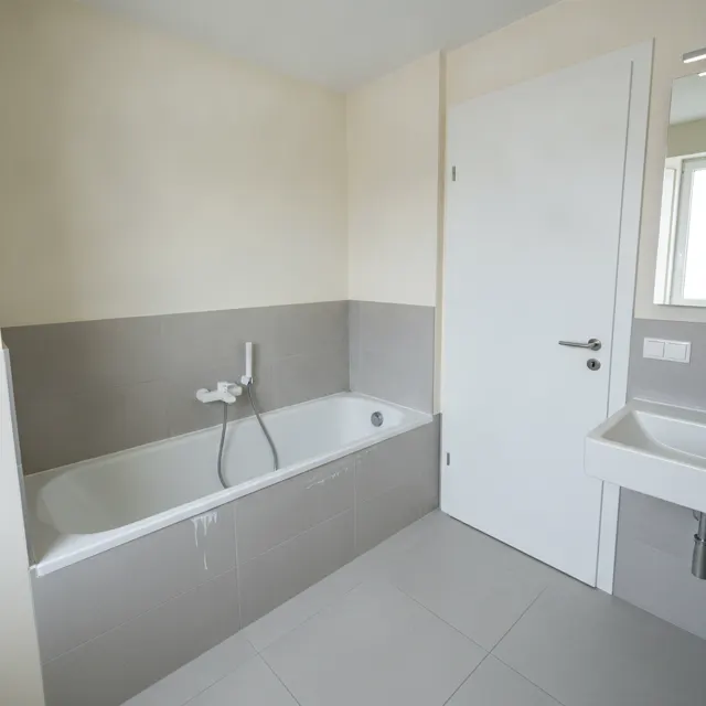 Photo for the request: old bathtub to remove and replace