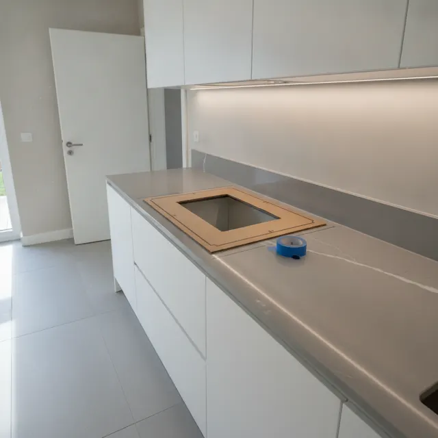 Photo for the request: need a hole cut in worktop for hob